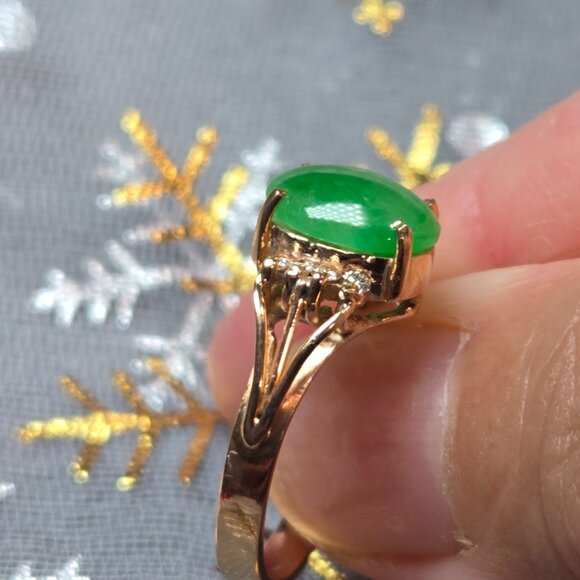 Dazzling Jade Ring with 8 Diamonds – 18K Gold, Size 5 - Picture 7 of 14